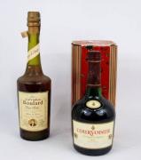 Lote 1094 - Garrafa Cognac Calvados Boulard, Garrafa Cognac Courvoisier VS (Garrafas Colecção)