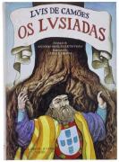 Lote 1997 - OS LUSÍADAS, LIVRO (EDIÇÃO JUVENIL) - Por Luís de Camões. Adaptação de António Manuel Couto Viana. Ilustrações de Lima de Freitas. Editora: Verbo Juvenil, Lisboa, 1988. 140 Págs. Dim: 26x19 cm. Encadernação cartonada. Para colecionadores camoneanos. Profusamente ilustrado. Nota: sinais de manuseamento e desgastes