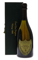 Lote 3007 - CHAMPAGNE DOM PÉRIGNON VINTAGE 1993 - Garrafa de Champagne, Cuvée Dom Perignon, Millesime Vintage 1993 Brut, Moet et Chandon, Epernay, França, (750ml - 12,5%vol.). Nota: garrafa idêntica à venda por € 303,60. Em caixa de cartão original. Consu