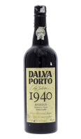 Lote 3024 - PORTO DALVA PORTO RESERVA 1940 - Garrafa de Vinho do Porto, Engarrafado em 2000, C. da Silva, (750ml - 20%vol). Nota: garrafa similar à venda por € 510. Consultar valor indicativo em https://taviraromana.pt/index.php?route=product/product&manu