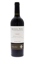 Lote 3737 - QUINTA NOVA DE NOSSA SENHORA DO CARMO 2012 - Garrafa de Vinho Tinto DOC Douro, Quinta Nova de Nossa Senhora do Carmo, Reserva 2012, das castas Tinta Roriz, Tinta Amarela, Touriga Franca e Touriga Nacional, Cova do Douro, (750ml - 14%vol.) Nota