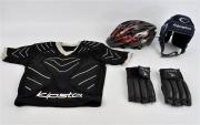 Lote 11 - Lote composto por equipamento desportivo de protecção, luvas, t-shirt ( júnior),capacete (L), capacete de ciclismo (50-57 cm), marcas KIPSTA e Domyos Nota: usado