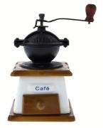 Lote 45 - MOINHO DE CAFÉ MANUAL - Com caixa em porcelana, gaveta, tampo e base em madeira, e mecanismo em ferro. Apresenta a inscrição "café". Dim: 19,5x15 cm. Nota: sinais de manuseamento, não testado