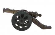 Lote 9 - CANHÃO DECORATIVO EM BRONZE, VINTAGE - Réplica de peça de artilharia do século XVII / XVIII. Dim: 28x10 cm. Nota: sinais de manuseamento, patine e desgastes