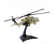 Lote 9 - MAISTO, UH-60A DESERT HAWK – Modelo miniatura de helicóptero militar norte-americano. Miniatura à escala não inscrita. Em metal castanho, com componentes em plástico. Suporte de exposição em plástico preto com referências. Made in China. Dim: 13 cm de comprimento. Nota: sinais de uso, bem estimado