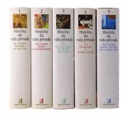 Lote 1025 - HISTÓRIA DA VIDA PRIVADA, LIVROS - 5 Vols. (Completo). Direcção de Philippe Ariès e Georges Duby. Conjunto idêntico encontra-se à venda por € 125. 1 Vol. Do Império Romano ao Ano Mil; 2 Vol. Da Europa Feudal ao Renascimento; 3 Vol. Do Renascimento ao Século das Luzes; 4 Vol. Da Revolução à Grande Guerra; 5 Vol. Da Primeira Guerra Mundial aos Nossos Dias. Editora: Edições Afrontamento, 1989. Dim: 22x18 cm. Encadernação cartonada em tela com ferros a ouro na lombada, e sobrecapa. Profu