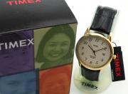 Lote 11 - TIMEX, RELÓGIO DE PULSO - Modelo Indiglo Easy Reader, Ref. T20051, original. Caixa metálica com 35 mm. Movimento a quartzo e mostrador em numeração árabe com data,iluminação noturna; bracelete em pele. Resistente à água até 30 m de profundidade. Nota: como novo (sem uso), com caixa e suporte original. PVP: € 39,85