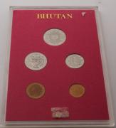 Lote 24 - BHUTAN SET - Conjunto composto por 5 moedas pertencentes ao Butão , diferentes valores faciais e diferentes metais, todas elas são datadas de 1979. Sem classificação atribuída pela Oportunity, cabe ao licitante atribuir a classificação e a valorização que entender correta