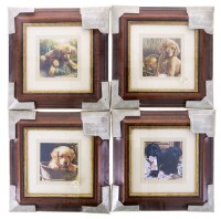 Lote 55 - QUADROS DECORATIVOS - Conjunto de 4 quadros com impressões representando motivos diferentes de cães. Molduras em madeira. Dim: 18x18 cm. Nota: sinais de armazenamento. Selados