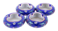 Lote 71 - CINZEIROS EM PORCELANA ORIENTAL - Conjunto de 4 cinzeiros decorados com motivos vegetalistas policromados em campo azul. Dim: 3,5x10 cm. Nota: sinais de armazenamento