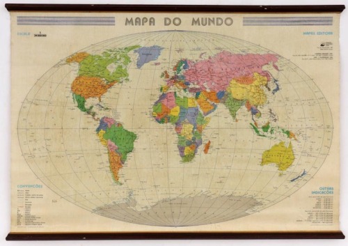 Lote 155 - MAPA MUNDO - Porto editora, colagem sobre suporte têxtil. Dim: 70x99,5 cm. Nota: sinais de uso. Falhas e defeitos