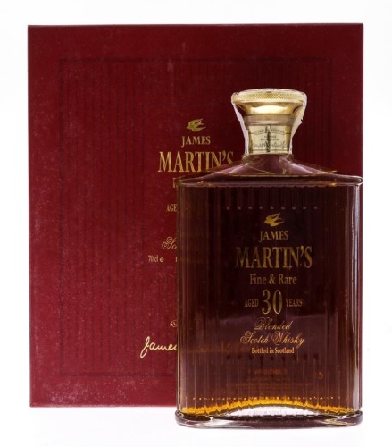 Lote 2003 - JAMES MARTIN'S 30 ANOS - Garrafa de Whisky, Fine & Rare, Blended Scotch, Aged 30 Years, Escócia (700ml - 43%vol). Nota: garrafa idêntica à venda por € 895. Em caixa de cartão original. Consultar valor indicativo em Consultar valor indicativo e