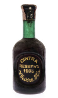 Lote 2023 - PORTO CINTRA 1935 - Garrafa de Vinho do Porto, Reserve 1935, Warre & Cª, (750ml aprox.). Nota: garrafa idêntica à venda por € 495. Lacre algo danificado. Consultar valor indicativo em https://www.garrafeiranacional.com/1935-warres-cintra-reser