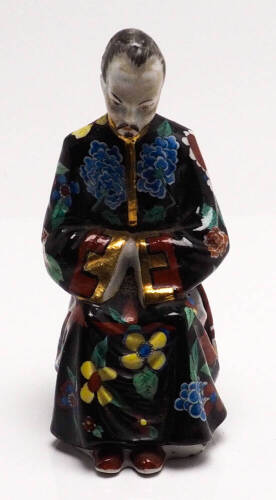 Lote 4120 - FIGURA CHINESA, SÉC. XIX - XX - em porcelana com decoração policroma. Marca na base não perceptível. Altura de 13 cm.