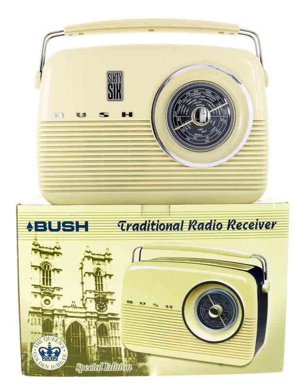 Lote 5388 - BUSH, TRADITIONAL RADIO RECEIVER - Special Edition
