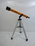 Lote 18 - Telescópio com tripé Konus Special Design Coated Optics Made in China, telescópio com 72 cm de comprimento, tripé regulável com 80 cm de altura, Nota: usado