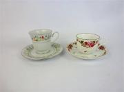 Lote 85 - Lote de 2 chávenas de porcelana chinesa e respectivos pratos, decoração floral e filete dourado e prateado, com 9 e 8 cm de altura