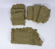 Lote 247 - Conjunto de 7 naperons em crochet manual de tom pérola, com medidas entre 35x45 cm e 45x160 cm