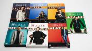 Lote 3 - DVD "DR. HOUSE". As Temporadas 1, 2, 3, 4, 5, 6, 8 completas com os 38 discos e cerca de 160 episódios. Em um hospital de Nova Jersey, o brilhante médico Dr. Gregory House lida com estranhos casos de saúde, enquanto complica a vida da administradora do hospital e do seu melhor amigo, que é um oncologista. Para maiores de 12 anos. Autores: David Shore, Doris Egan, Peter Blake... Actores: Hugh Laurie, Jennifer Morrison, Olivia Wilde...