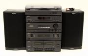 Lote 197 - APARELHAGEM SONY - Aparelhagem da Sony com rádio, leitor de cassetes duplo, gira discos, equalizador e duas colunas