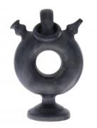 Lote 9 - BARRO DE BISALHÃES, BILHA DE ROSCA - Em barro negro com decoração incisa. Dim: 21,5 cm. Nota: ligeiros sinais de uso