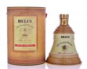 Lote 2027 - WHISKY BELL'S EXTRA SPECIAL - Garrafa Decanter de Whisky, Old Scotch Whisky, Extra Special, (750ml - 43%vol). Nota: garrafa semelhante à venda por € 122,48 (USD 138). Em caixa de cartão original. Consultar valor indicativo em https://www.worldwidewhiskies.com/bells-old-scotch-extra-spec-whisky-decanter