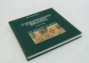 Lote 40 - LIVRO, " O DESCOBRIMENTO DO BRASIL", 2000, do autor Max Justo Guedes, Edição do Clube do Colecionador dos Correios, bilingue (português/inglês), numerado (05412 / 12 000) e autenticada pelo editor, contendo quatros selos alusivos ao tema e uma prova de autor numerada, com 156 páginas. PVP € 53, Catálogo Afinsa de 2013. .