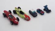 Lote 90 - AUTOMOBILIA, BRINQUEDOS DIVERSOS - Ferrari, Cooper, Jeep Policia, F1, Spiderman. Dimensões: entre 3,5 e 10 cm.Falhas e defeitos