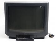 Lote 107 - SONY, TELEVISÃO - Televisão Sony Black Triniton, modelo KV-21X5E, com comando. Sinais de uso e comando com peças soltas. Testada e a funcionar