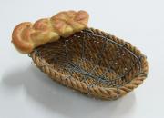 Lote 159 - CESTO DE PÃO - Cesto para pão em corda de sisal com pega em forma de pão. Dimensão: 11x27x19 cm. Ligeiras marcas