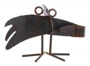 Lote 57 - PÁSSARO, ESCULTURA - Em aço e ferro de cofragem representando figura de pássaro estilizada. Dim: 30x46x18 cm.