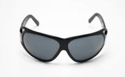 Lote 218 - ÓCULOS DE SOL PRADA - Óculos de sol de senhora da marca Prada, modelo SPR 03F, com armação em massa preta e lentes azuis. Em estojo da marca. Sinais de uso. Nota: lentes apresentam riscos.
