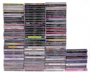 Lote 3 - GRANDE CONJUNTO DE CD'S MUSICAIS - Composto por cerca de 130 unidades de editoras, estilos musicais, títulos, anos e autores diversos, tais como: "Bach"; "Verdi"; "Mozart"; "Vinícios de Morais"; "Madonna"; "Strauss"; "Beethoven"; "Ravel"; "Donna Summer"; "Shakira"; "Caetano Veloso", entre muitos outros. Todos nas respectivas caixas. Nota: Os cd's podem apresentar sinais de manuseamento, riscos ou defeitos. Alguns Cd´s novos a estrear. Não testados