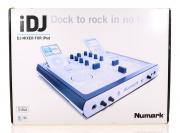 Lote 22 - NUMARK, DUAL DJ MIXER FOR IPOD - Misturador de dois canais com duas entradas para Ipod's, contém ainda entradas usb e para microfone. Misturador idêntico encontra-se à venda por € 253. Modelo IDJ. Dim: 5x30x26 cm (aprox.). Encaixa de origem, com manual de instruções. Nota: sinais de uso e armazenamento. Liga. Não testado. Com ficha inglesa. Consultar valor indicativo em https://www.ebay.com/itm/Numark-iDJ-Mixing-Console-for-iPod-two-channel-DJ-mixer-with-two-Universal-Docks/30311576174