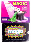 Lote 118 - CONJUNTO DE JOGOS SOBRE MAGIA, VINTAGE - Composto por 2 jogos, sendo um da Majora "Magia Junior"; e outro da Merit "Magic". Dim: 36x47x6 cm. Nota: faltas, falhas e defeitos