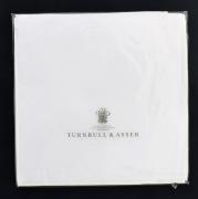 Lote 173 - TURNBULL & ASSER, LENÇOS DE HOMEM - Conjunto de 4 lenços em tecido branco de algodão, padrão listado e espinhado. Dim: 45x45 cm. Com pvp de € 70. Nota: como Novo, sem uso, em embalagem própria e com etiqueta da marca. Consultar http://turnbullandasser.eu/handkerchiefs-6-pack-z4000-1