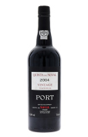 Lote 2011 - PORTO QUINTA DO NOVAL VINTAGE NACIONAL 2004 - Garrafa de Vinho do Porto, Vintage Nacional 2004, Quinta do Noval, Pinhão, (750ml - 19,5%vol.). Nota: garrafa idêntica à venda por € 1.504,55. Consultar valor indicativo em https://www.portugalvine