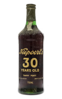 Lote 2032 - PORTO NIEPOORT'S 30 ANOS - Garrafa de Vinho do Porto, 30 Years Old Tawny Port, Aloirado Doce, engarrafado em 1987, Niepoort Vinhos, (750ml - 20,5%vol.). Nota: garrafa idêntica à venda por € 120. Consultar valor indicativo em https://www.garraf