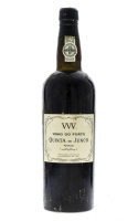 Lote 2042 - PORTO QUINTA DO JUNCO VVV 1947 - Garrafa de Vinho do Porto, Frasqueira Particular, Engarrafado em 1947, (750ml). Nota: garrafa idêntica à venda por € 136,75. Consultar valor indicativo em https://www.uvinum.pt/vinho-porto/quinta-do-junco-vvv-f