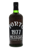 Lote 2048 - PORTO MESSIAS 1977 - Garrafa de Vinho do Porto, 1977, engarrafado em 1992, Aloirado Doce, Envelhecido em Casco, Sociedade Agrícola e Comercial dos Vinhos Messias, (750ml - 20%vol.). Nota: garrafa idêntica à venda por € 104,85. Consultar valor 