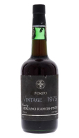 Lote 2058 - PORTO RAMOS PINTO VINTAGE 1975 - Garrafa de Vinho do Porto, Vintage 1975, Adriano Ramos Pinto, (750ml - 20%vol.). Nota: garrafa idêntica à venda por € 100. Rótulo algo danificado. Consultar valor indicativo em https://www.garrafeiranacional.co