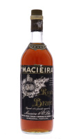 Lote 2178 - BRANDY MACIEIRA - Garrafa de Royal Brandy, 5 Estrelas, Macieira & Cª, Lisboa, (1000ml - 40%vol.). Nota: garrafa idêntica à venda por € 40. Rótulo ligeiramente danificado. Consultar valor indicativo em https://www.hatudo.pt/alimentacao-bebidas-