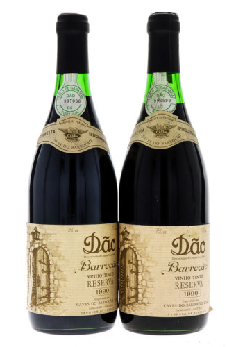 Lote 2485 - DÃO BARROCÃO RESERVA 1990 - 2 garrafas de Vinho Tinto DOC Dão, Barrocão Reserva 1990, Colheita Seleccionada, Caves do Barrocão - Sangalhos, (750ml - 12%vol.).