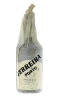 Lote 2561 - PORTO FERREIRA - Garrafa de Vinho do Porto, Lágrima, A.A.Ferreira, Porto, (750ml). Nota: garrafa idêntica à venda por € 19,90. Conserva o invólucro de papel. Consultar valor indicativo em https://www.garrafeiranacional.com/ferreira-lagrima-por