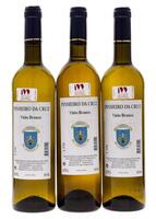 Lote 2574 - PINHEIRO DA CRUZ - 3 garrafas de vinho branco Pinheiro da Cruz 2014 (lote 1714), Produzido e engarrafado pelo Estabelecimento Prisional de Pinheiro da Cruz, Grândola, (750ml - 14%vol.).