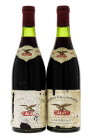 Lote 2708 - CALVET GREVEY CAHMBERTIN 1963 - 2 garrafas de Vinho Tinto Francês, Appelation Grevey Chambertin Controlée, 1963, J. Calvet, França, (750ml). Nota: garrafa idêntica de 1963 com um valor médio de venda de € 91,74. Rótulos algo danificados. Consu