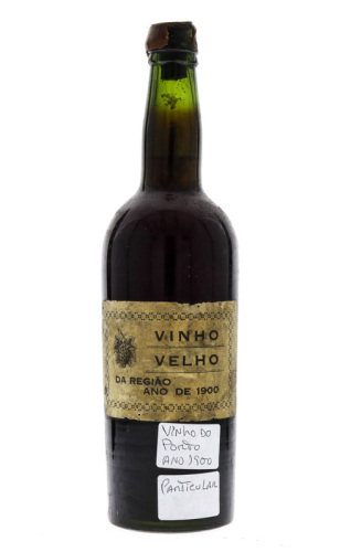 Lote 2710 - VINHO VELHO 1900 - Garrafa de Vinho Velho da Região, Ano de 1990, (750ml aprox.). Nota: lacre algo danificado. De acordo com a etiqueta manuscrita trata-se de um Vinho do Porto de produção particular