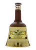 Lote 2726 - WHISKY BELL'S - Garrafa decanter de whisky, Blended Scotch Whisky, Arthur Bell & Sons, Scotland, (500ml - 40%vol.). Nota: garrafa similar (750ml)m à venda por € 169,32 (£ 150). Em caixa de cartão original. Pode apresenta eventual perda. Consul - 2