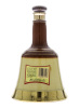 Lote 2726 - WHISKY BELL'S - Garrafa decanter de whisky, Blended Scotch Whisky, Arthur Bell & Sons, Scotland, (500ml - 40%vol.). Nota: garrafa similar (750ml)m à venda por € 169,32 (£ 150). Em caixa de cartão original. Pode apresenta eventual perda. Consul - 3