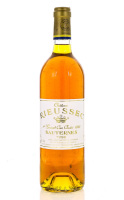 Lote 2754 - CHÂTEAU RIEUSSEC 1998 - Garrara de Vinho Branco Licoroso Francês, 1er Grand Cru Classé 1855, Sauternes 1998, Appelation Sauternes Contrôlée, França, (750ml - 14%vol.). Nota: garrafa idêntica à venda por € 59,95. Consultar valor indicativo em h